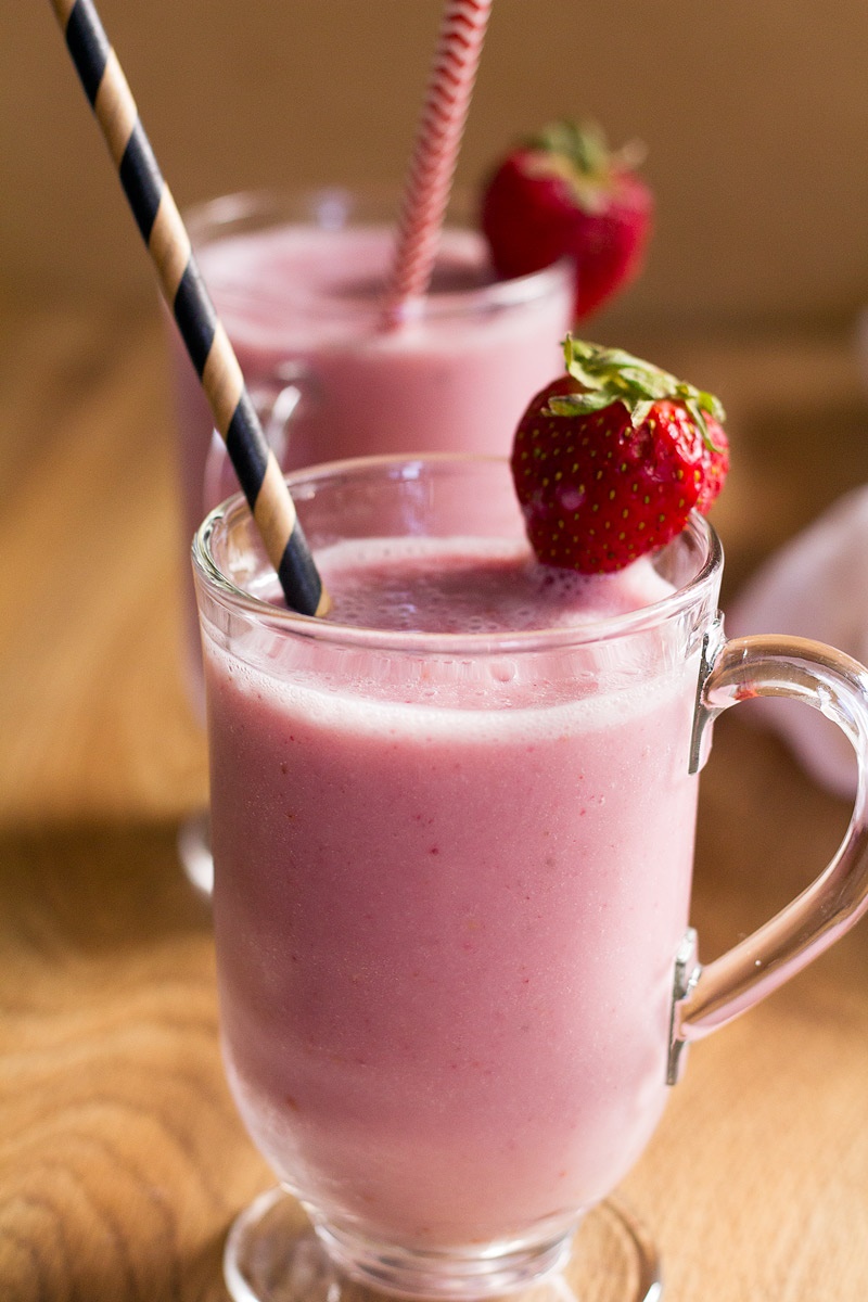 Mixed Fruit Smoothie With Vanilla Icecream